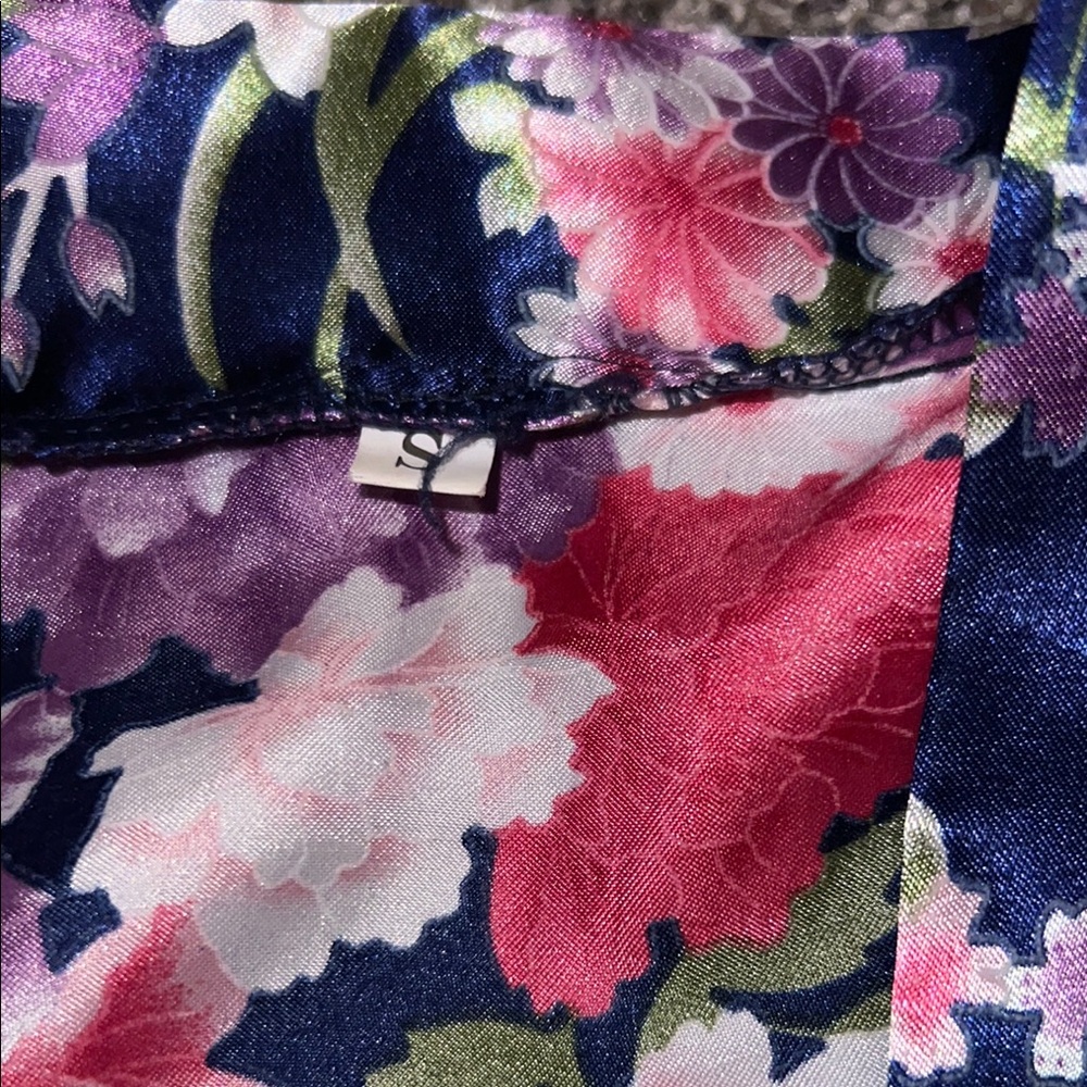 Women’s Floral Robe - Picture 3 of 4